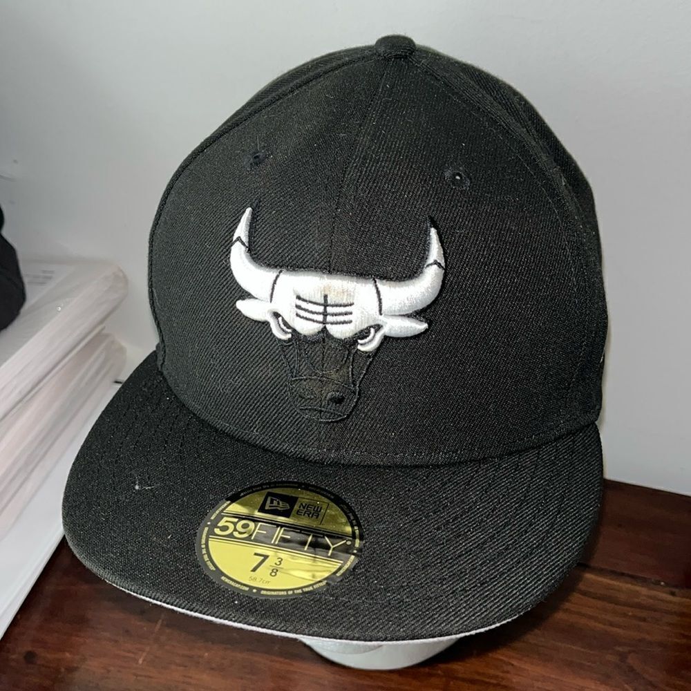 New Era Chicago Bulls‎ NBA Black White 5950 Fitted Cap Hat 7 3/8  Basketball